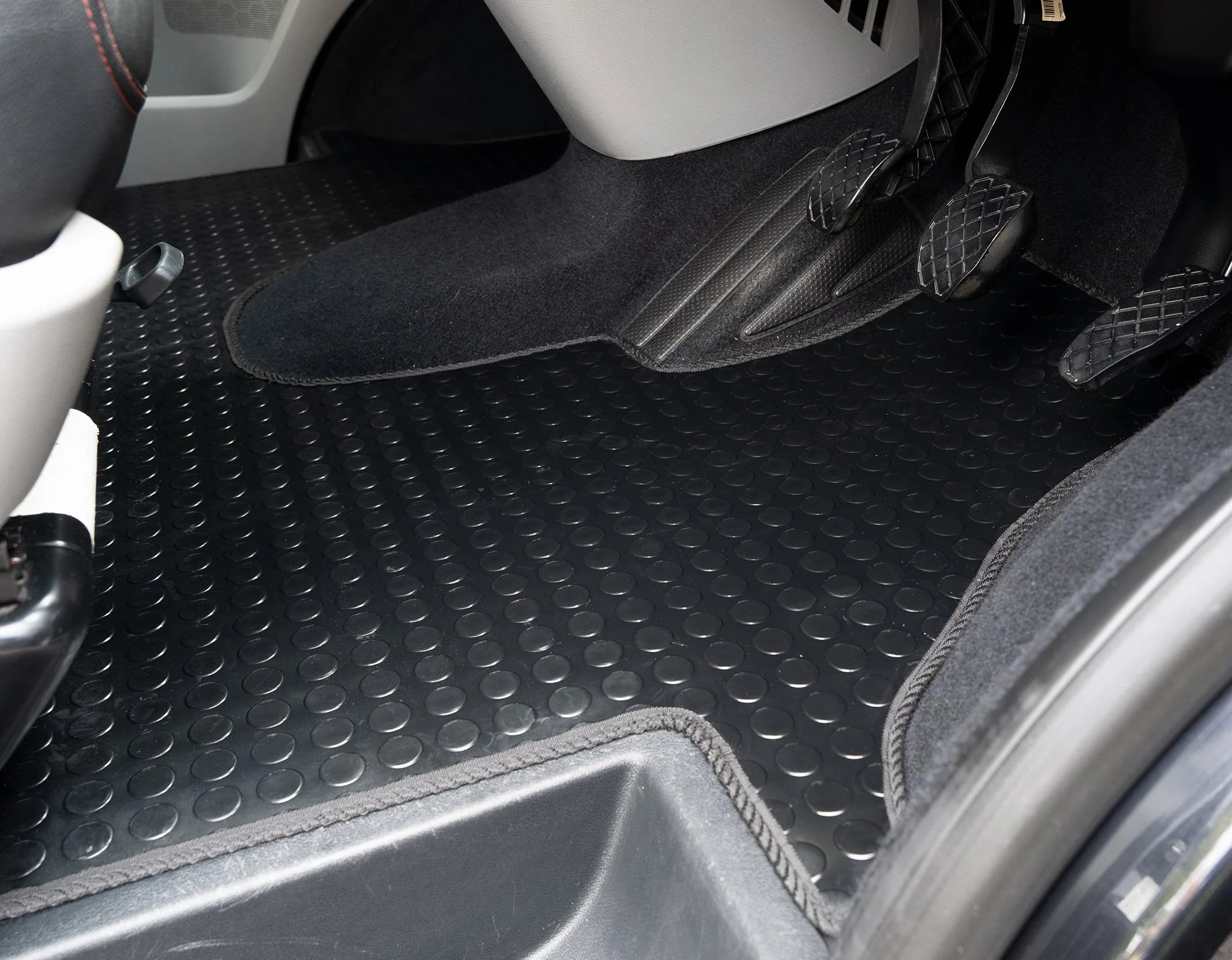 Ford Transit Custom Automatic Van 2018-2020 Van Mats  (drivers side holes offset) - Image 6