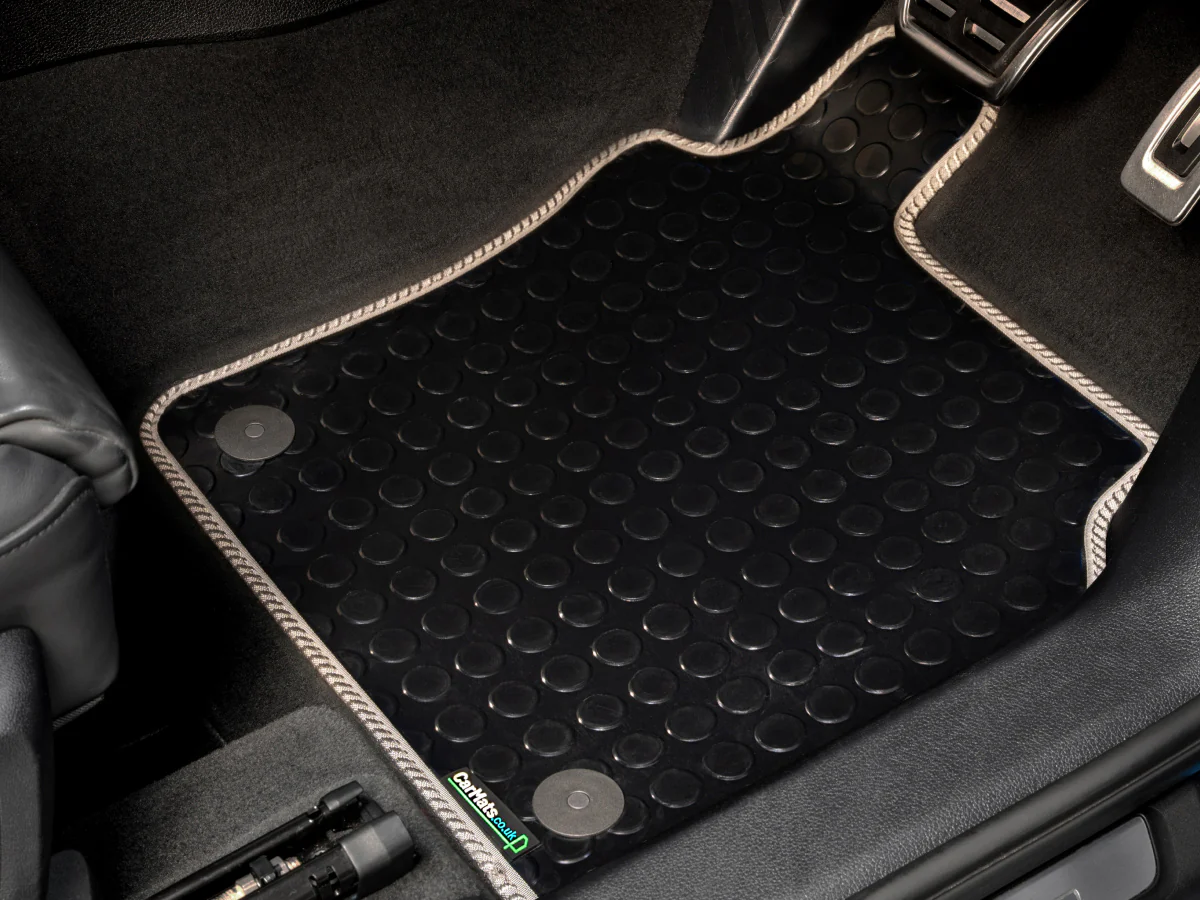 Land Rover Discovery Sport Manual 2019+ Car Mats // Black Off Road Rubber, Grey Trim, No Heelpad