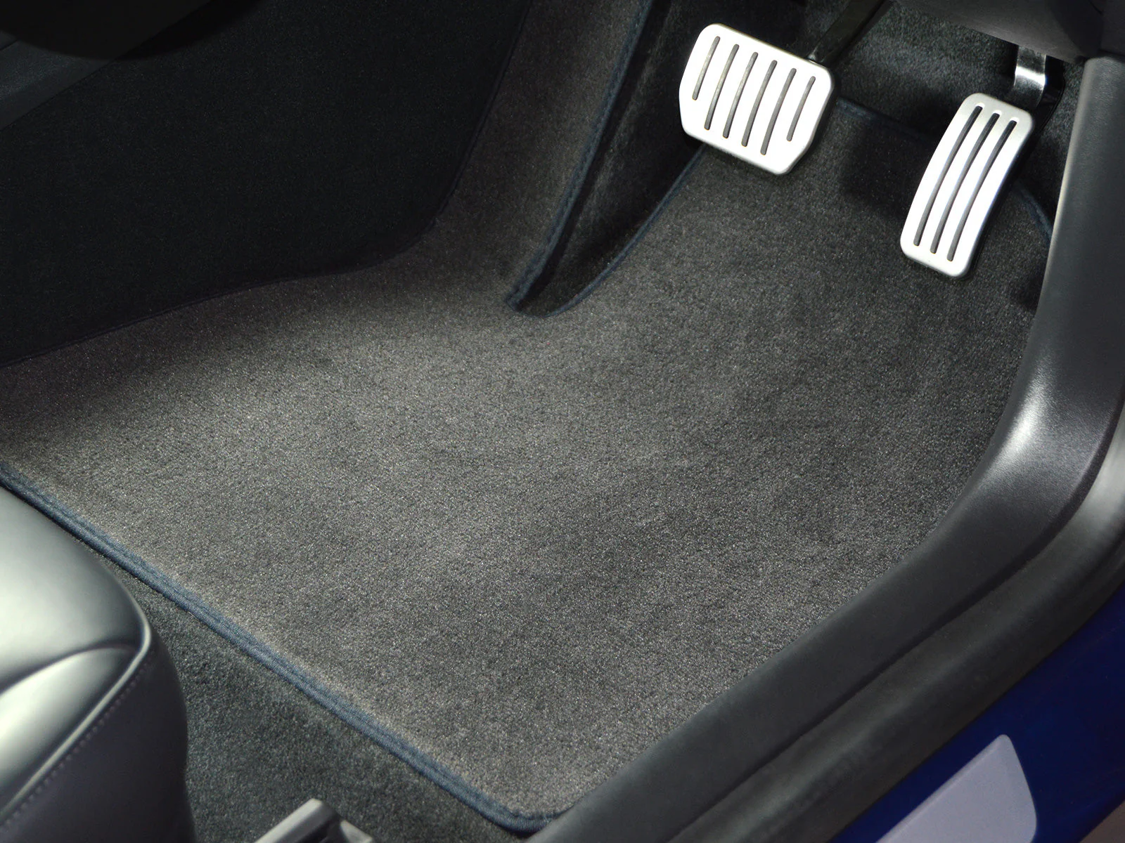 Skoda Octavia Estate & Hatchback 2004-2008 Car Mats (8 clips) - Image 3